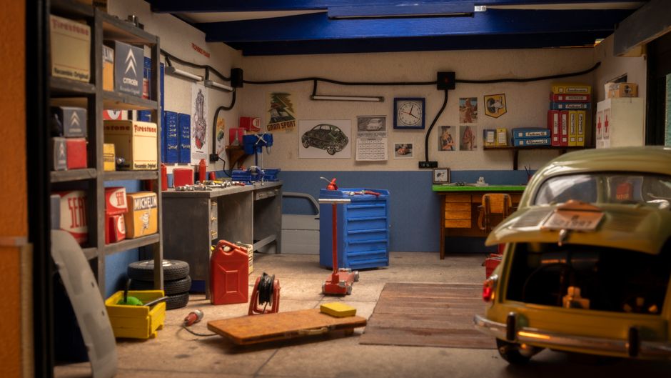 A detailed view of a vintage workshop featuring a classic Fiat car interior in Valencia.